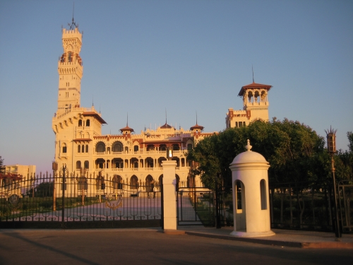 В Александрии находится дворец Монтаза построен в начале ХХ века.