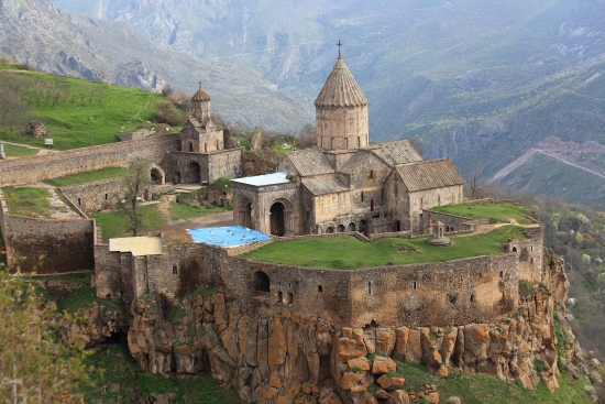 Армения - Татевский монастырь красивый монастырь.