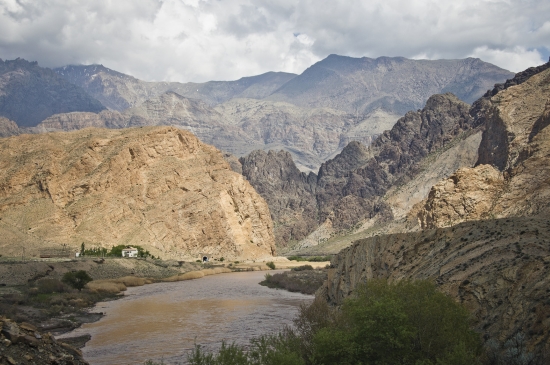 Река Аракс - расположена в Армении.