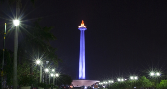 Национальный монумент в Джакарте.