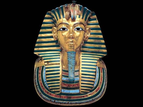 Погребальная маска Тутанхамона из гробницы.