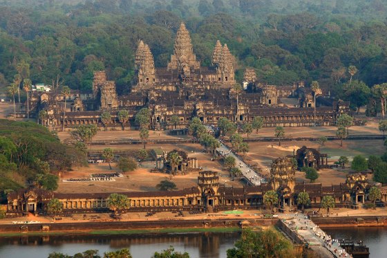 Ангкор Вата древнейший храмовый комплекс, находится в Камбодже.
