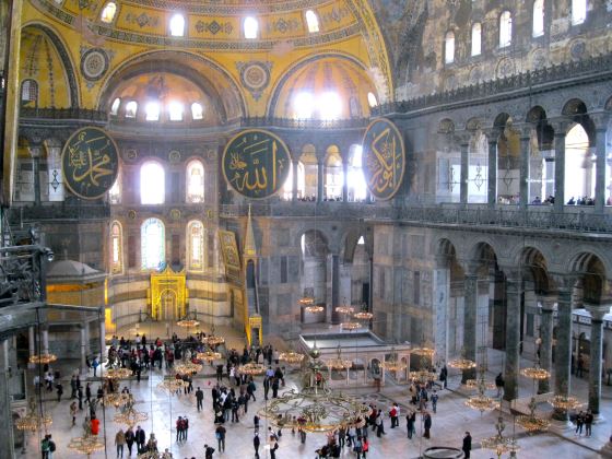 Святая София вид внутри, главный зал, памятники Турции.