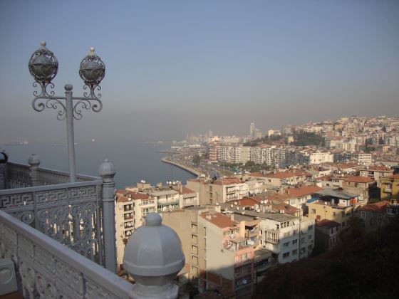 Город Измир панорама.
