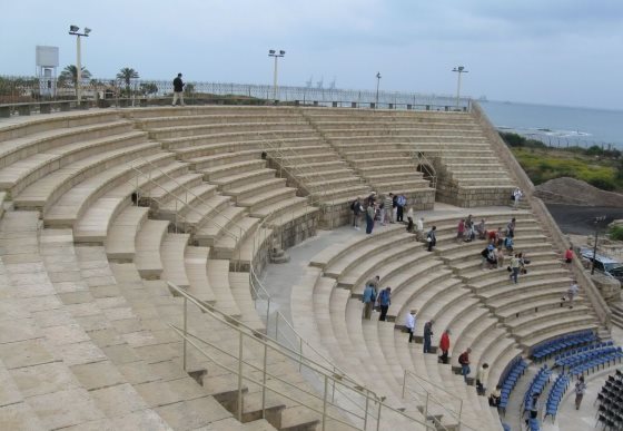 Театр Кесарии - римская постройка.
