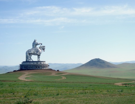 Смерть Чингисхана - Статуя Чингисхана в Цонжин-Болдоге Монголия