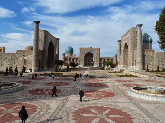 Площадь Регистан днем - панорама.