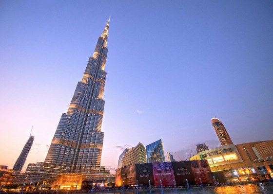 Небоскреб Бурдж Халифа самое высокое здание в мире.