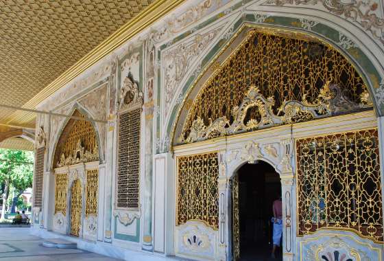 Вход в зал заседаний Дивана - дворец Топкапы.
