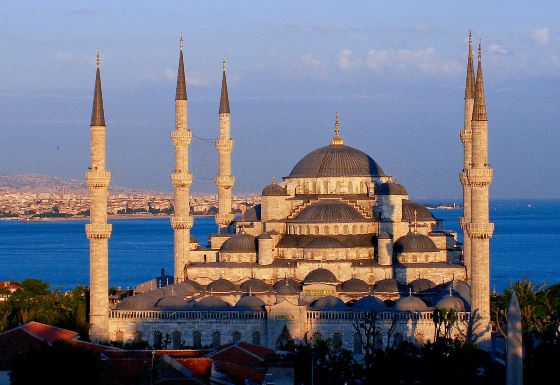 Голубая мечеть в Стамбуле - общий вид.